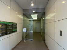 オフィスビル出入口