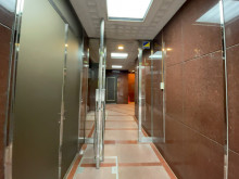 オフィスビル出入口