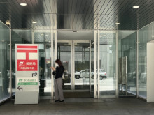 オフィスビル出入口