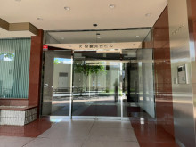 オフィスビル出入口