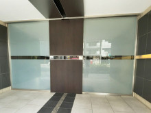 オフィスビル出入口