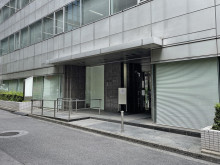 オフィスビル出入口