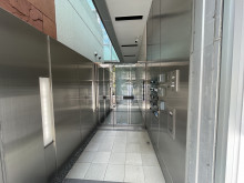 オフィスビル出入口