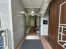 オフィスビル出入口