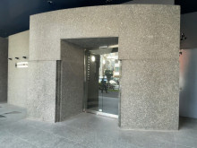 オフィスビル出入口