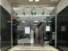 オフィスビル出入口