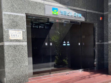 オフィスビル出入口