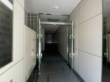 オフィスビル出入口