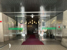 オフィスビル出入口