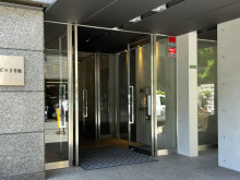 オフィスビル出入口