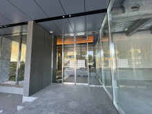 オフィスビル出入口