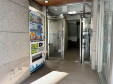 オフィスビル出入口