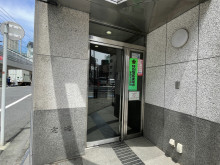 オフィスビル出入口