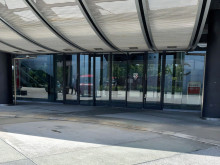 オフィスビル出入口