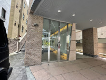 オフィスビル出入口