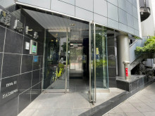 オフィスビル出入口