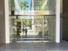 オフィスビル出入口