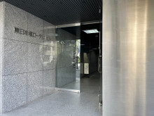 オフィスビル出入口