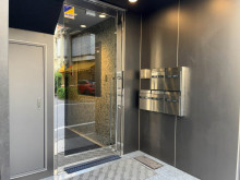 オフィスビル出入口