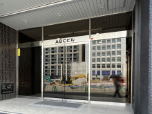 オフィスビル出入口