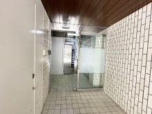 オフィスビル出入口