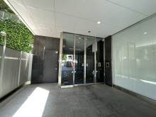 オフィスビル出入口