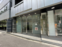 オフィスビル出入口