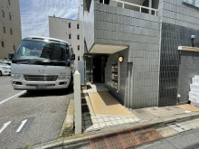 オフィスビル出入口