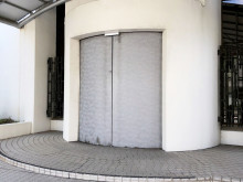 オフィスビル出入口