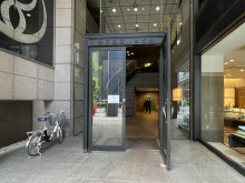 オフィスビル出入口