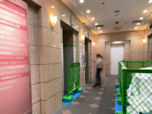 エレベーター（2基）