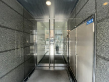 オフィスビル出入口