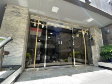 オフィスビル出入口