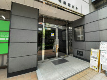 オフィスビル出入口