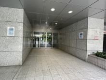 オフィスビル出入口