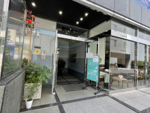 オフィスビル出入口