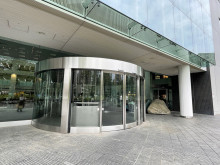 オフィスビル出入口