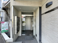 オフィスビル出入口