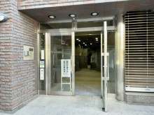 オフィスビル出入口