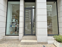 オフィスビル出入口