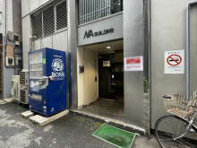 オフィスビル出入口