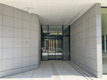 オフィスビル出入口