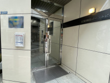 オフィスビル出入口