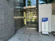 オフィスビル出入口