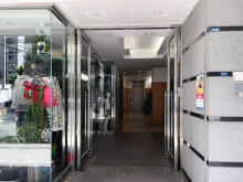 オフィスビル出入口