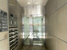 オフィスビル出入口