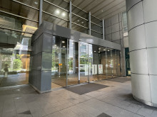 オフィスビル出入口