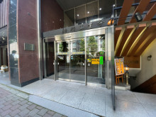 オフィスビル出入口