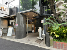 オフィスビル出入口