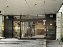 オフィスビル出入口